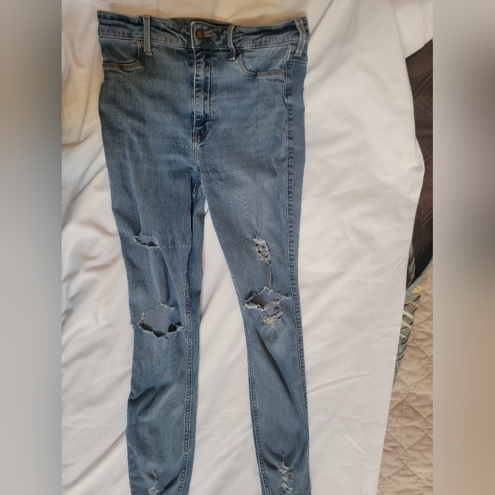 HOLLISTER Distressed Jeans Size 9R